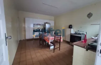 Casa  terrea ampla com 4 quartos sendo 1 suíte, com edicula com 2 quartos no rudge ramos