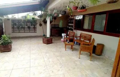 Casa assobradada de 03 quartos no perequê-açu em ubatuba