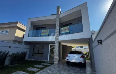 Sobrado com piscina e ampla área gourmet em araucária