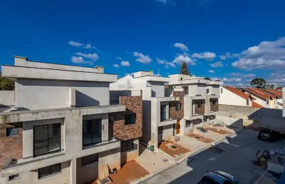 Sobrado triplex em condomínio com linda vista para o parque tingui