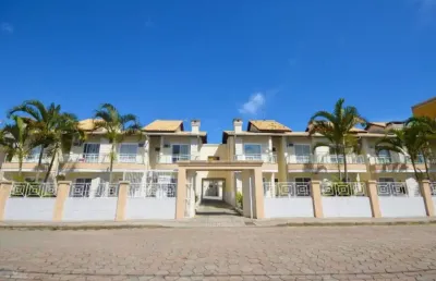 Sobrado à venda em condomínio fechado – praia de bombas