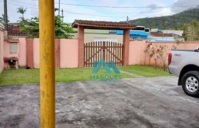 Casa a venda de porteira fechada com excelente localização