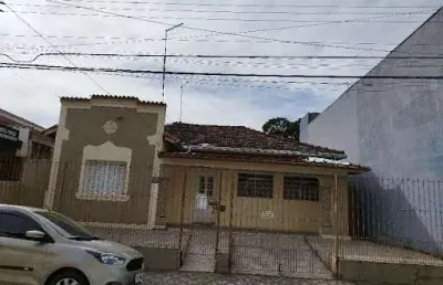 Casa no centro da cidade, ideal para clinica ou comércio