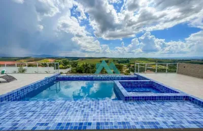 Maravilhosa casa alto padrão com piscina de borda infinita com vista para serra da mantiqueira
