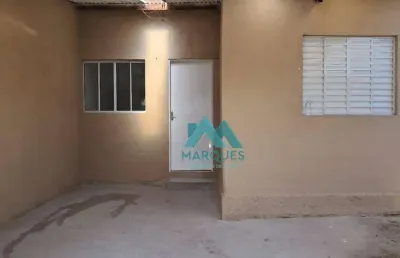 Excelente casa de terreno inteiro com edícula, abaixo do valor de mercado, aceita financiamento!