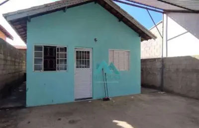 Excelente casa, amplo quintal, valor abaixo de mercado