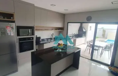 Linda e aconchegante casa térrea no condomínio santa mônica