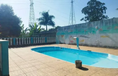 Excelente chácara, com acesso muito fácil a via dutra