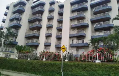 Lindo apartamento duplex a 300mts da praia martim de sá