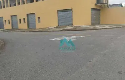 Prédio comercial com grande potencial de rentabilidade.