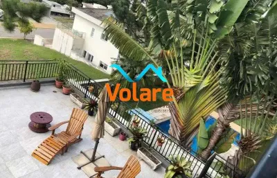 Impecável casa em condomínio de alto padrão em alphaville, santana de parnaíba-sp: 4 quartos, 3 suítes, 5 vagas de garagem, 416m².