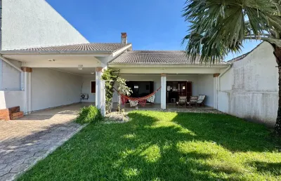 Casa a 150 metros da praia em atlântida sul, excelente localização