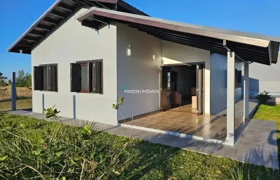 Casa com 02 terrenos a 300 metros do mar em arroio do sal!