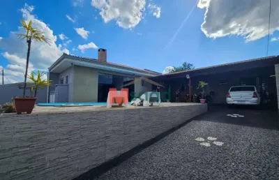 Excelente casa de esquina com piscina a venda em contorno