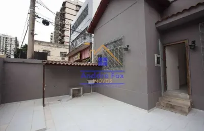 Casa linear com sala, 3 quartos, cozinha, área de serviço, quintal, garagem para 2 carros, à venda,