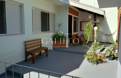 Vende-se casa com 05 dormitórios, com suíte, piscina e churrasqueira-bairro anhangabau