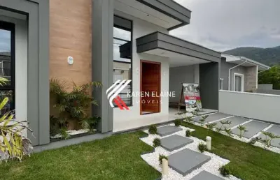 Casa nova sozinha no terreno à venda: 3 dorm (1 suíte), jacuzzi, bosque, sj