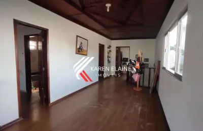 Casa à venda:5 dormitórios, sozinha no terreno no bairro estreito/ canto.
