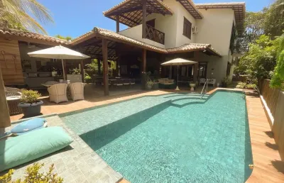 Casa a venda em praia do forte: 5 quartos, 5 suítes, 3 salas, 7 banheiros, 4 vagas, 380m²!