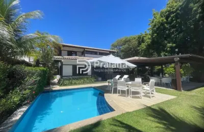 Casa com 4 suítes para locação temporada em praia do forte