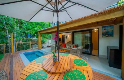 Casa em condomínio de luxo na praia do forte, mata de são joão-ba, 3 quartos, 3 suítes e 130m²!