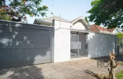 Casa reformada com 3 dormitórios, 5 vagas no bairro são joão