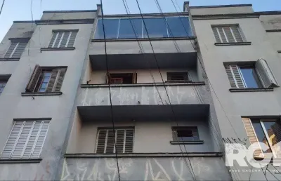 Apartamento á venda com 3 dormitórios, sacada, de frente a rua 24 de outubro auxiliadora.