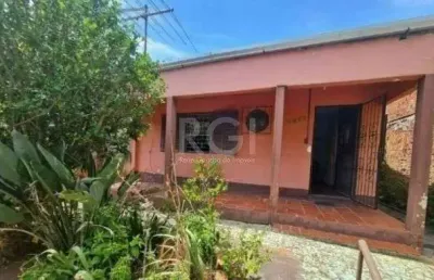 Casa em porto alegre, no bairro tristeza, com 2 dormitório(s), e 2 banheiros, à venda.