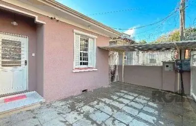 Casa em porto alegre, no bairro medianeira, com 3 dormitório(s), e 3 banheiros, à venda.