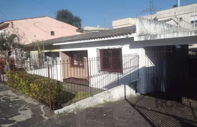 Casa 2 dormitórios, 1 vaga, bairro vila cachoeirinha