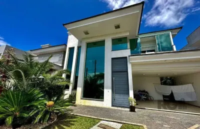 Casa em condominio com tres dormitórios tres suites