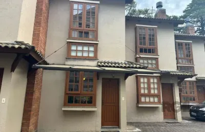 Sobrado de alvenaria em condominio no bairro nobre de gramado