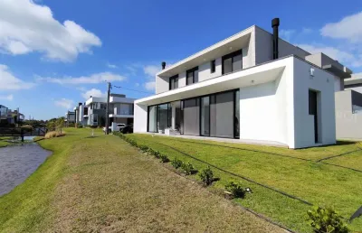 Casa em condomínio fechado com 4 quartos à venda na Rua Rio Camisas, 231, Centro, Xangri-Lá