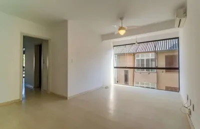 Apartamento com 3 dormitórios e 1 vaga de garagem no bairro azenha.