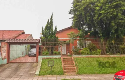 Casa com 2 quartos, vaga de garagem, churrasqueira, com 200m² privativos no centro de esteio/rs