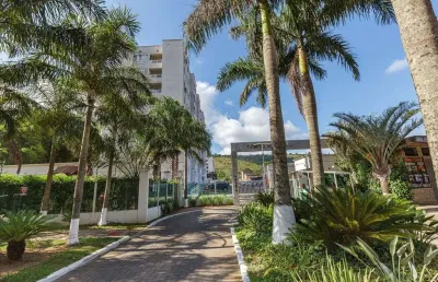 Apartamento com sacada linda vista com 1 vaga de garagem