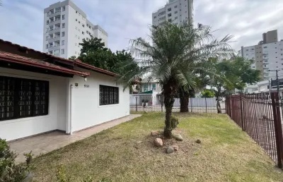 Casa para locação em itajaí, vila operária, 3 dormitórios, 1 suíte, 3 banheiros, 3 vagas