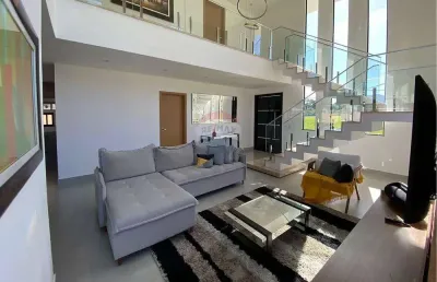 Luxuosa casa de condomínio 1 suíte master e 2 suites canadenses em inoã, com piscina, em maricá à venda