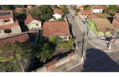 'casa linear, 473m, 3 quartos, 2 suítes, no centro de maricá'