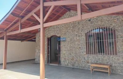 Casa térrea  com 159m2  construídos  em terreno de 275m2