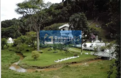 Sítio em ótimo estado de conservação com 18000 metros quadrados sendo 1000 metros quadrados de área construída, totalmente mobiliada ( porteira fechad