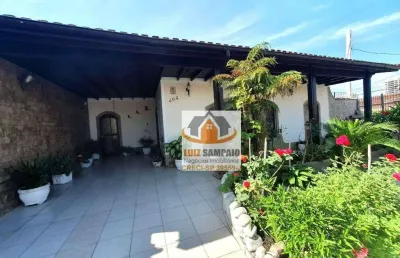 Linda casa - 3 dorm (1 suite) + quintal - vila caiçara - 400m da praia