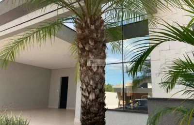 Charmosa casa térrea em condomínio fechado com piscina, 03 suítes na cidade de indaiatuba.