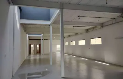 Prédio comercial para locação em taubaté, centro, 2 banheiros, 4 vagas