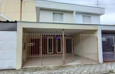 Casa para locação no centro de taubaté-sp: 3 quartos, 2 salas, 2 banheiros, 2 vagas de garagem, 120m² de área. venha conferir!