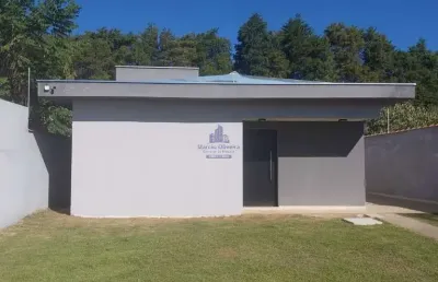 Casa a venda em área rural com fácil acesso ao centro e rodovias.