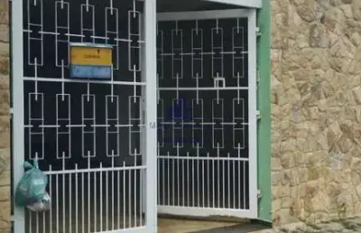 Ponto comercial para locação no centro de taubaté-sp: 3 salas, 1 cozinha, 1 área de serviço, 2 banheiros, 3 vagas de garagem, 100m² de área