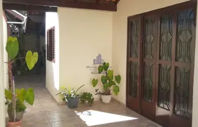 Casa à venda no centro de tremembé-sp: 3 quartos, 1 sala, 1 banheiro, 2 vagas de garagem, 134,28 m² de área.