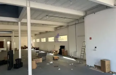 Ponto comercial para locação no centro de taubaté-sp: 2 salas, 2 banheiros, 3 vagas de garagem, 260,00 m² de área