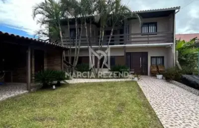 Linda casa a venda, ampla e arejada, com piscina privativa...